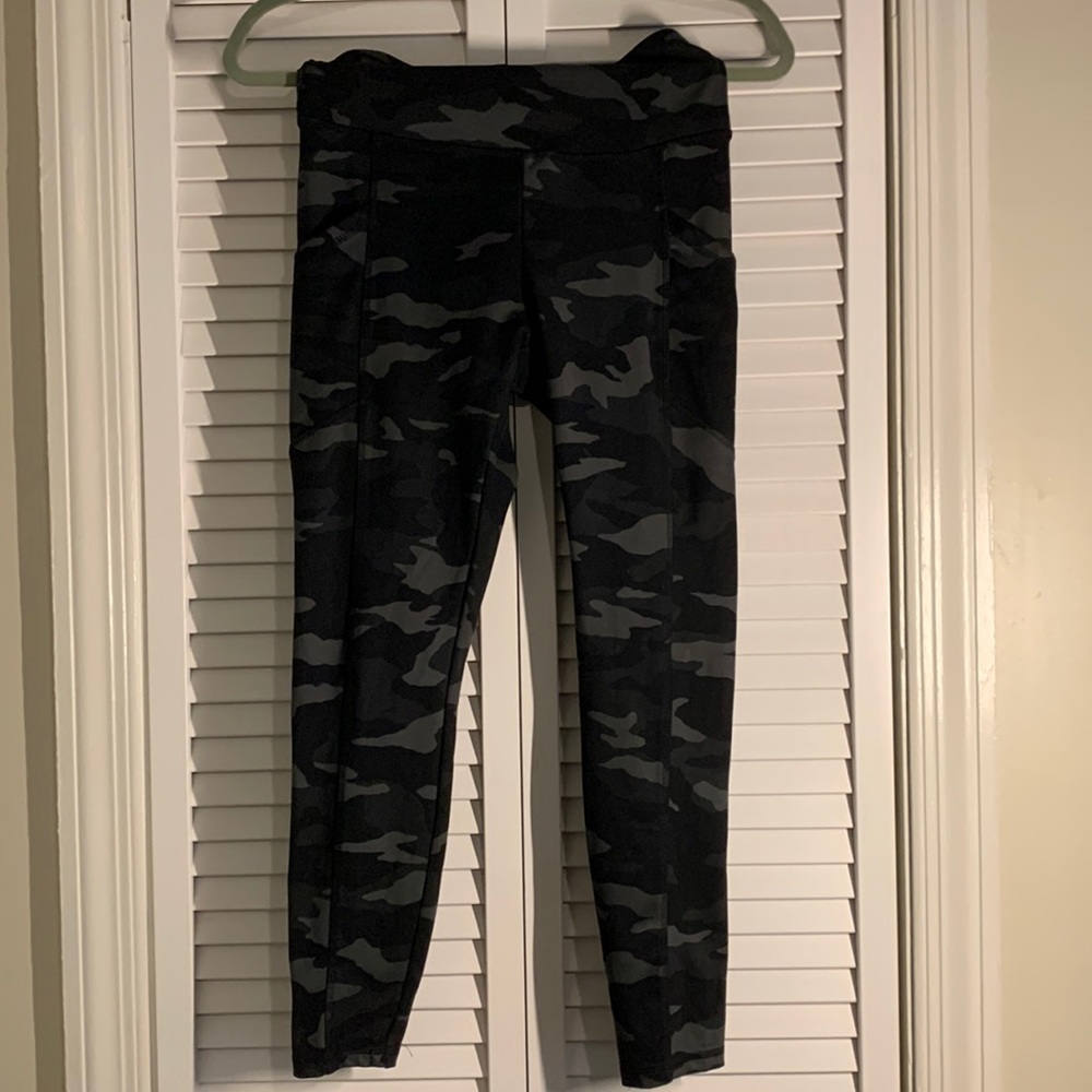 Size M Balance Collection Womens Cropped Exercise Leggings
